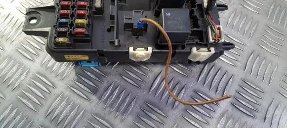 Volvo S40, V40 Fuse box set 30807050 95W0230K