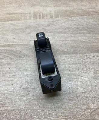 Mitsubishi Outlander Electric window control switch MR587946