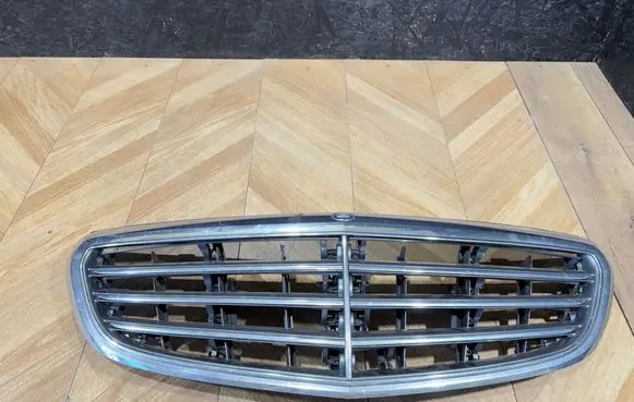 Mercedes-Benz C W205 Front bumper upper radiator grill A2058806501 8069890000 EL41008305