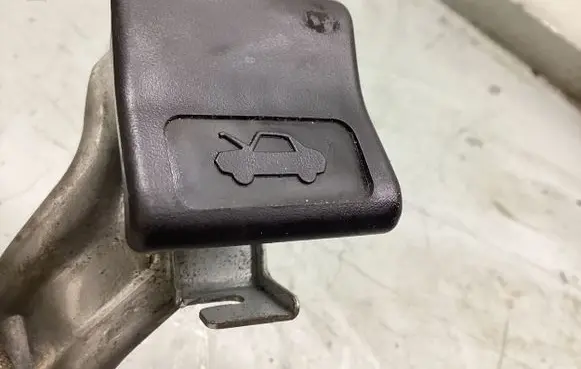 Subaru Forester SH Engine bonnet (hood) release handle