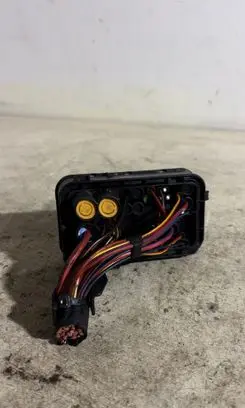 Volkswagen Touran I Fuse box set 1K0937700A