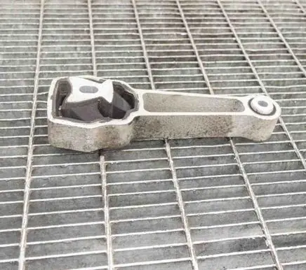 Volvo V60 Engine mount bracket 30793322