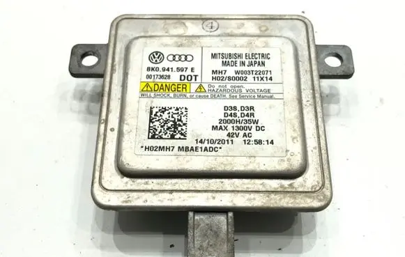 Volkswagen PASSAT CC Voltage converter/converter module 8K0941597E