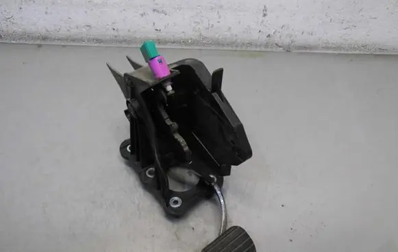 Renault Laguna III Brake pedal