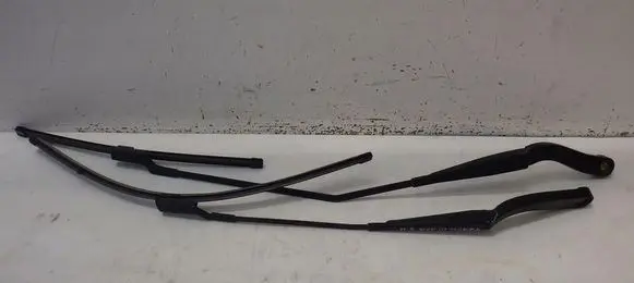 Opel Vivaro Front wiper blade arm 288810103R
