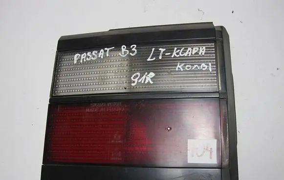 Volkswagen PASSAT B3 Tailgate rear/tail lights