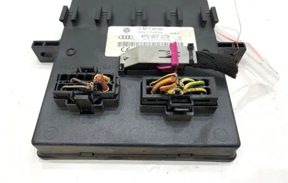 Audi Q7 4L Central body control module 4F0907279