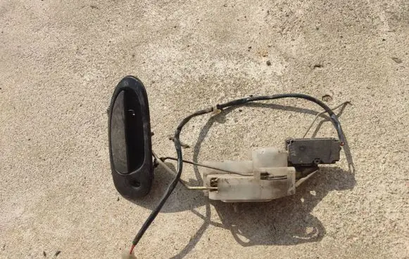 Mazda 323 Front door lock BC6A58310C