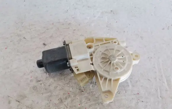 Mercedes-Benz C AMG W204 Rear door window regulator motor 0130822443