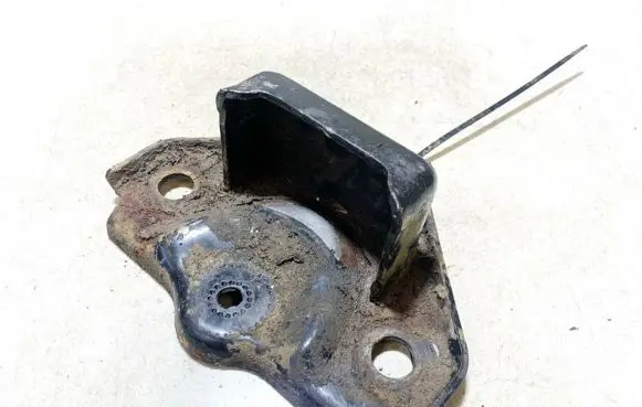 Mazda 2 Engine mounting bracket