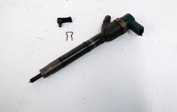 KIA Sportage Fuel injector 338002A800 0445110411