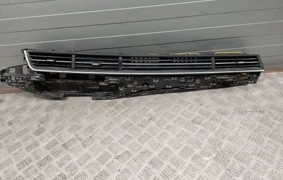 Audi Q7 4M Dash center air vent grill 4M1820902AS 4M1820902