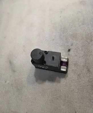 Audi 100 S4 C4 Central locking vacuum pump 4A0862257J