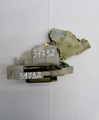 Subaru Impreza II Front door lock 61100FE000 0892043A