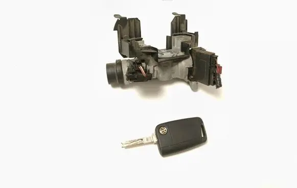Volkswagen Polo V 6R Ignition lock 1K0905851