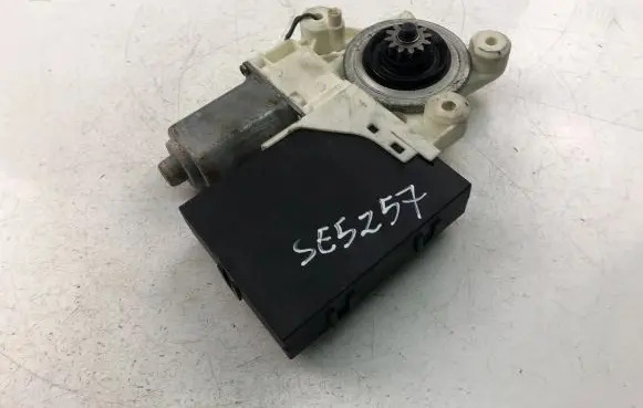 Ford C-MAX I Front door window regulator motor 981406103