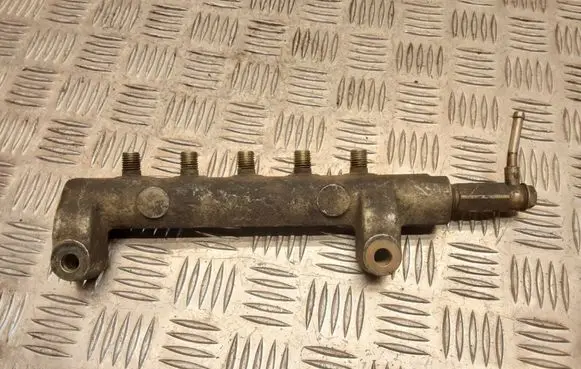 Nissan X-Trail T30 Fuel main line pipe