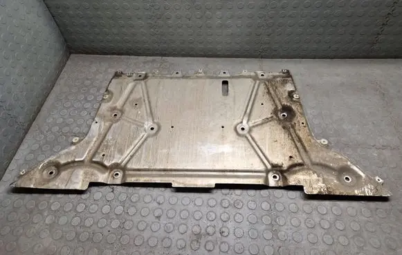 BMW i4 Engine splash shield/under tray 7915376