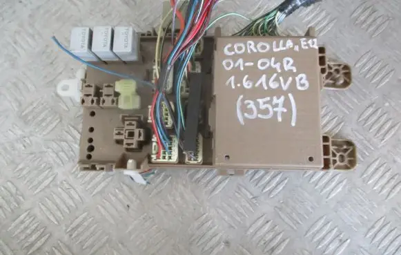 Toyota Corolla E120 E130 Fuse box set 8264102040