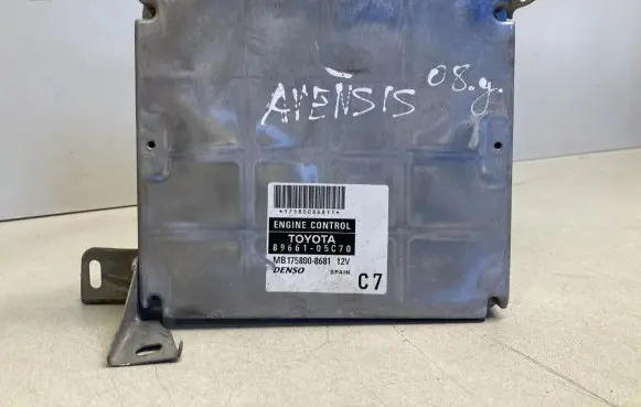 Toyota Avensis T250 Engine control unit/module 8966105C70