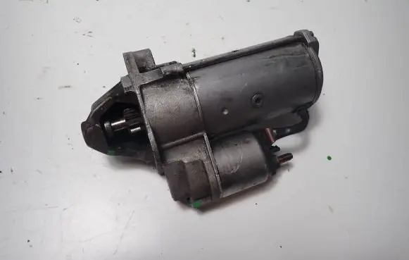 Volkswagen PASSAT B5 Starter motor 068911024E