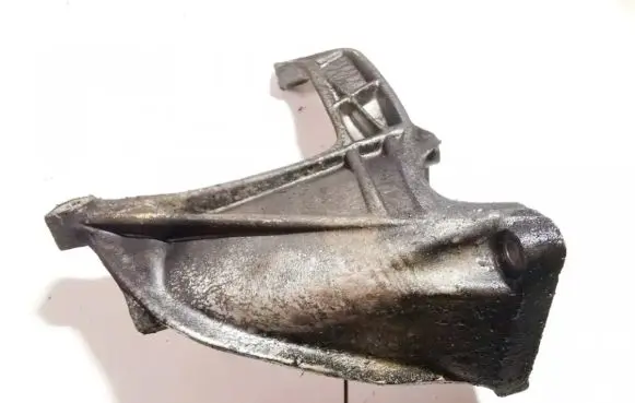 Engine mounting bracket