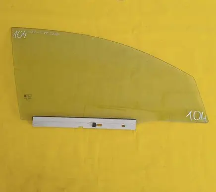 Opel Vectra C Front door window glass four-door