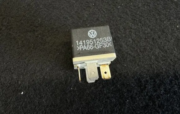 Volkswagen PASSAT B5.5 Other relay 141951253B