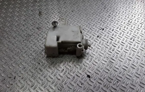 Audi A8 S8 D2 4D Central locking motor 3B0959781
