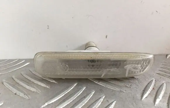 BMW 3 E46 Front fender indicator light 2228592 63132228592 002112