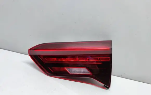 Tailgate rear/tail lights