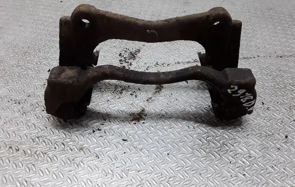 Toyota Avensis T250 Front Brake Caliper Pad/Carrier 