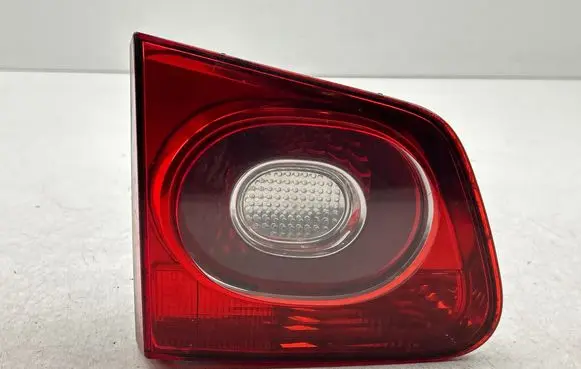 Tailgate rear/tail lights
