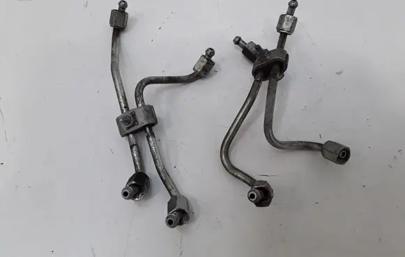 Toyota Avensis T250 Fuel injector supply line/pipe 