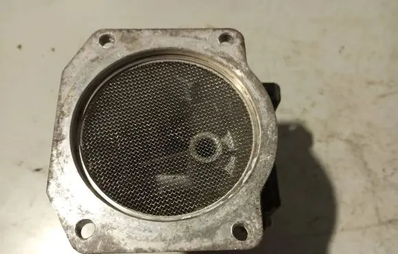 Audi A4 S4 B5 8D Mass air flow meter 037906461B AFH6010A