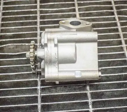 Ford Mustang VI Oil pump F2GE6600AA