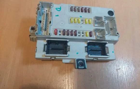 Fiat 500L Central body control module 52039539 116RI000030 10R041061