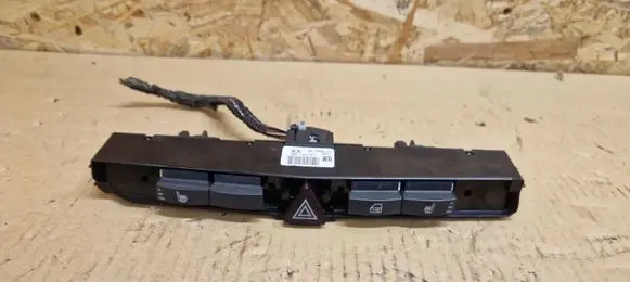 Opel Astra H Hazard light switch 13100109 03758035