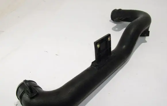 Volkswagen PASSAT B5 Intercooler air channel guide 8D0145840M
