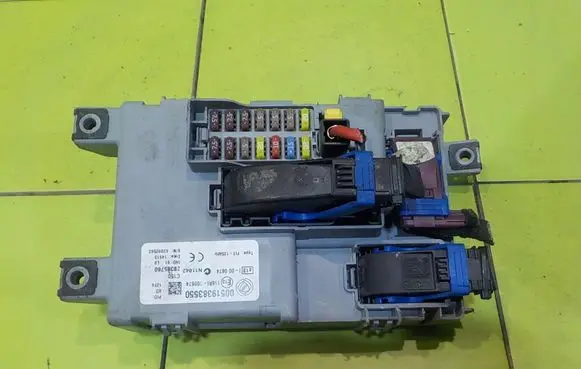 Fiat Doblo Fuse box set 28385760 BEZPIECZNIKOW