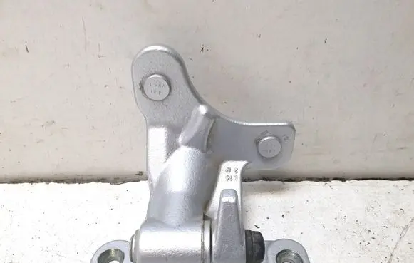 Mercedes-Benz GLK (X204) Rear door lower hinge