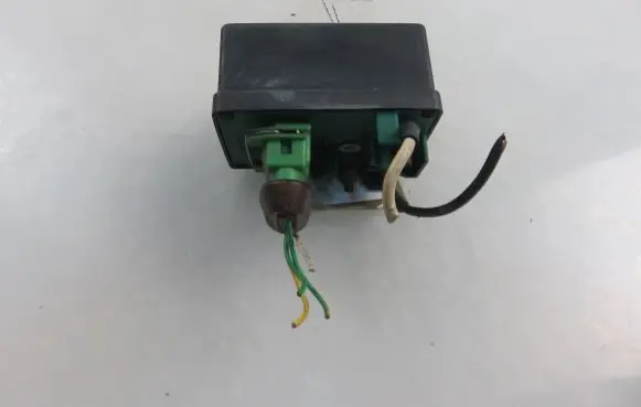Citroen Xsara Picasso Glow plug pre-heat relay 963992580