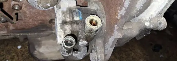 Nissan Almera Tino Power steering pump 15252129 4u105