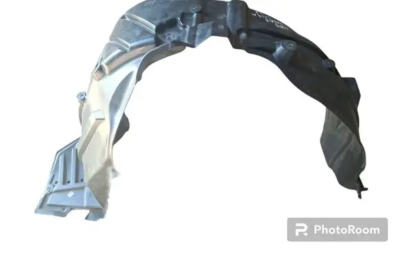 Front wheel arch liner splash guards