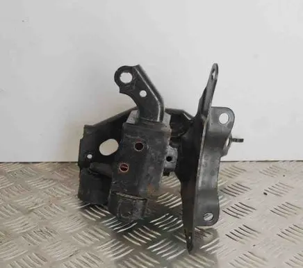 Toyota Verso-S Engine mount bracket
