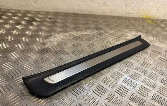 KIA Sportage Front sill trim cover 85884F1500
