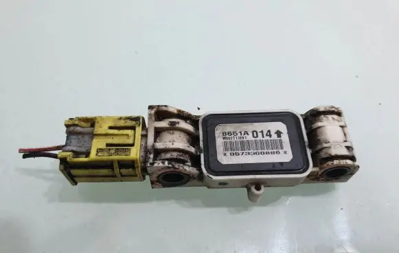 Mitsubishi Pajero Airbag deployment crash/impact sensor 8651A014