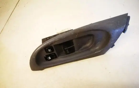 Nissan Almera N16 Electric window control switch
