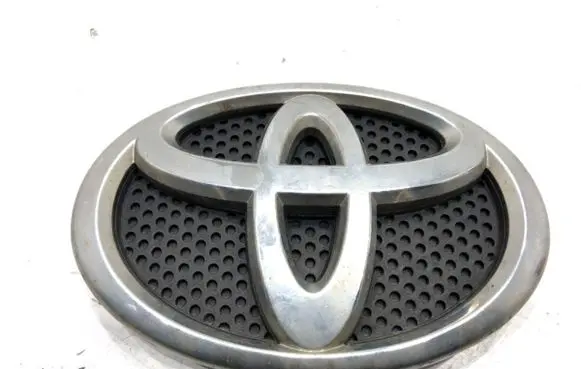 Toyota Auris E180 Manufacturer badge logo/emblem 7531202120