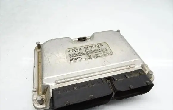 Volkswagen PASSAT B5.5 Engine control unit/module 066906032BD 0261207643
